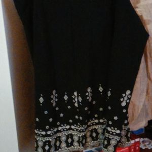 A dress of red and gray